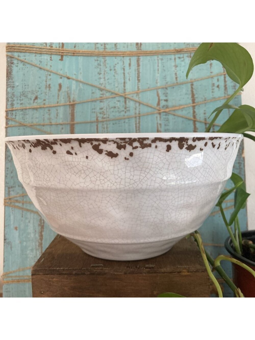 Tommy Bahama White Rustic Crackle Melamine Large Serving Mixing Bowl Rubber Ring